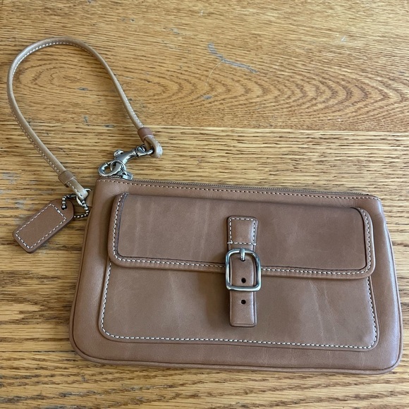 Vintage COACH Leather Soho Wristlet Buckle Pocket‎ - British Tan​ - Picture 1 of 10